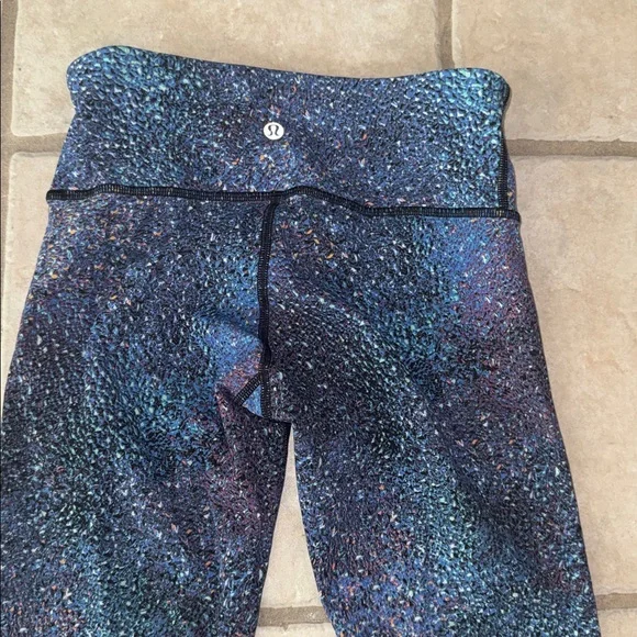 Lululemon - Picture 2 of 3